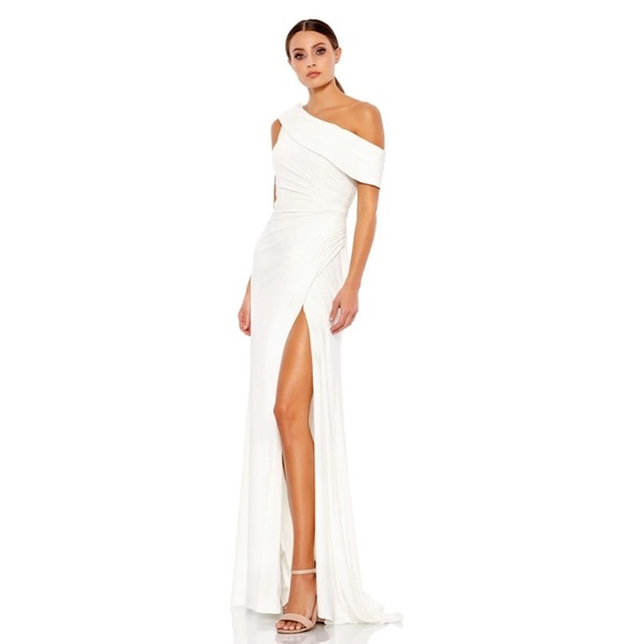 Mac Duggal 26517 One Shoulder Ruched Jersey Gown In White Size 6 - Picture 1 of 13